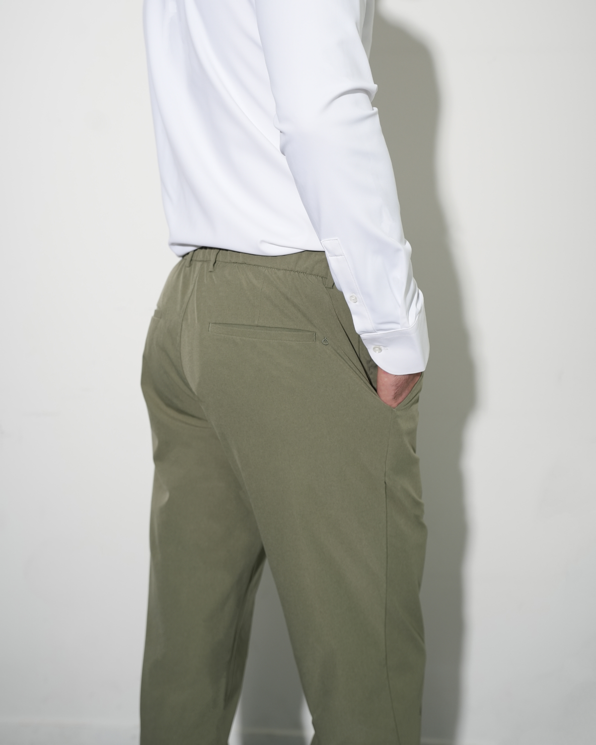 Light-weight pants olive
